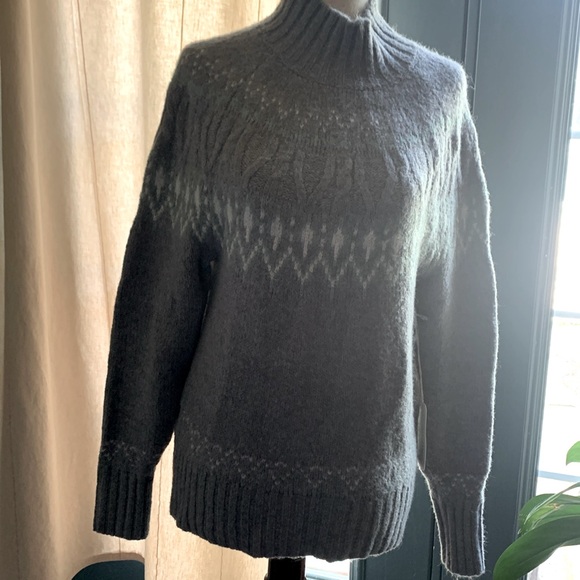 Artelier Nicole Miller Fate aisle cable sweater. - Picture 3 of 14